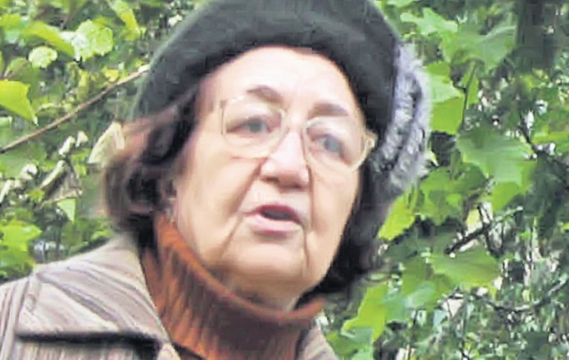 Elena Băsescu se ruga la icoana despre care credincioşii cred că se curăţă singură
