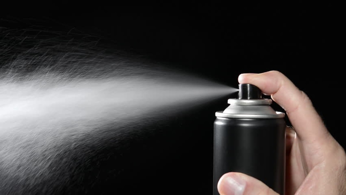 Un tânăr a murit după ce a încercat să se drogheze cu spray deodorant