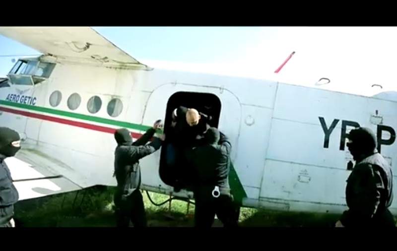 Anchetă în cazul jandarmilor care apar în videoclipul lui Dani Mocanu. Manelistul este acuzat de proxenetism