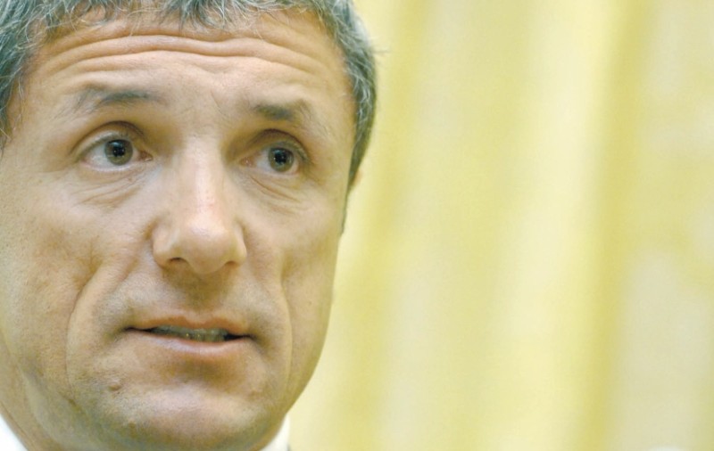 Gică Popescu: «Nu muta echipa!»