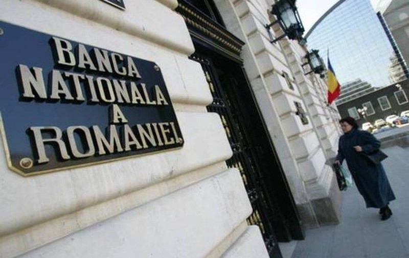 Avertisment dur de la BNR asupra îndatorării populației. O treime dintre cei care și-au luat credit în ultimul an au rate mai mari de jumătate de salariu