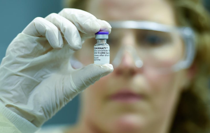 Datele campaniei britanice de vaccinare indică o scădere cu 72% a infecțiilor după administrarea primei doze de vaccin Pfizer