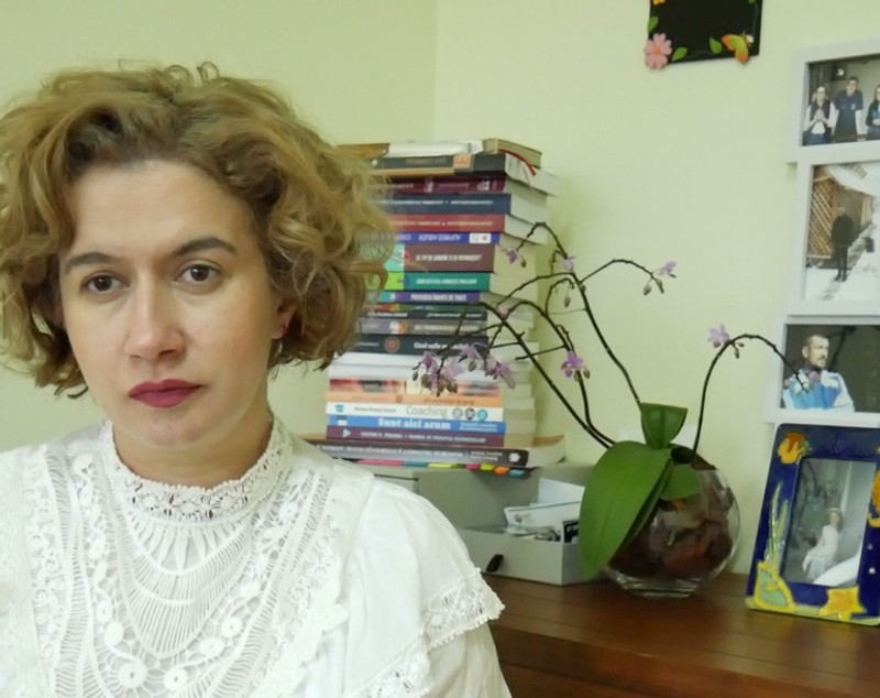 VIDEO. Migrația și dependența. Consumul de droguri, de alcool și jocurile de noroc alină dorul: „Lipsa familiei favorizează dezvoltarea și menținerea unei boli psihice severe”