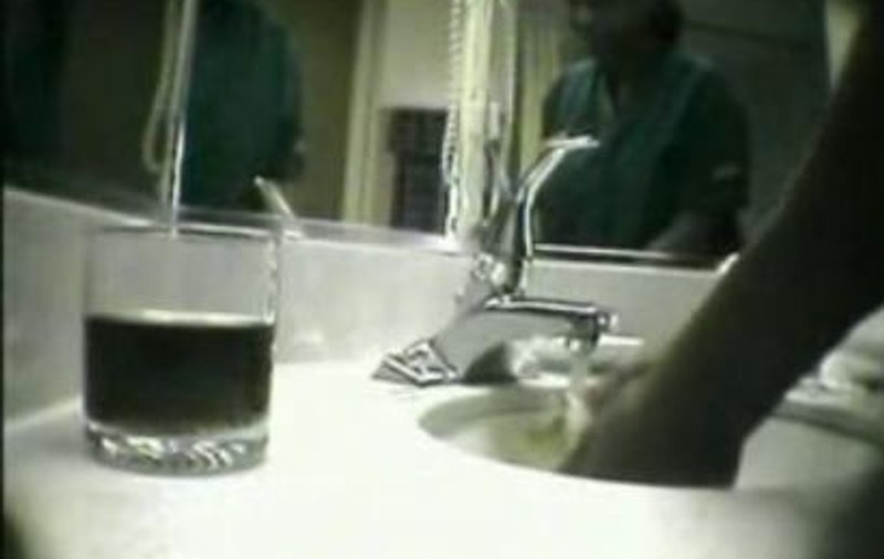 BOMBĂ SANITARĂ! Uite ce fac menajerele cu paharele la hotel! VIDEO