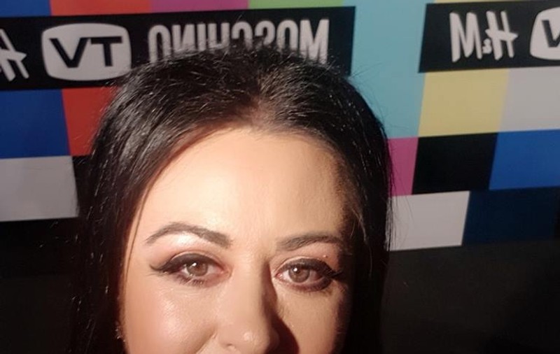 Rămâi mască! Cum a apărut Oana Roman la concertul Deliei de la Sala Palatului