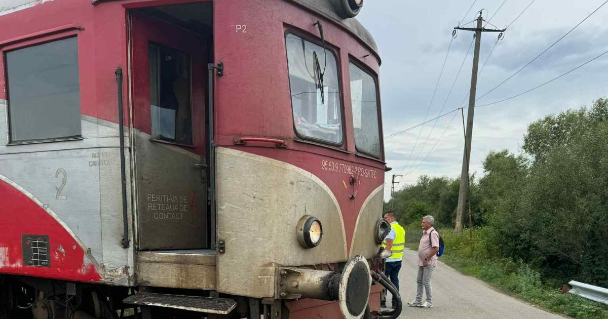 Un tren este deraiat, după ce a lovit un camion cu lemne și a deraiat de o osie, Timiș, 17 iulie 2025