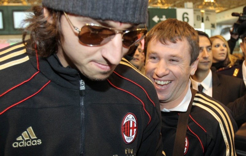 VIDEO: Ibrahimovici îl "mângâie" cu piciorul pe Cassano