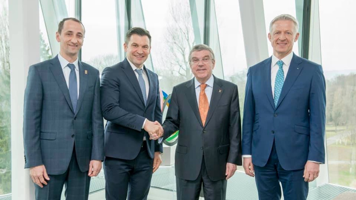 Ministrul Ionuț Stroe și Mihai Covaliu, față în față cu președintele Comitetului Internațional Olimpic