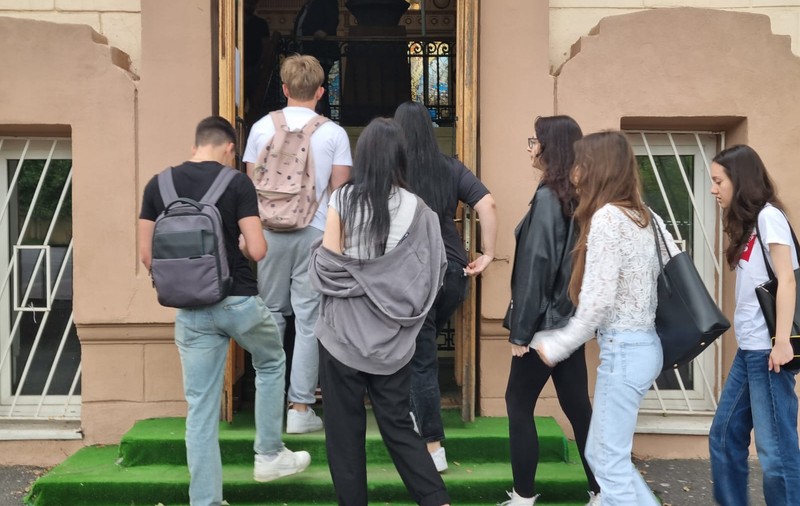 Cum s-a trăit prima zi de Bacalaureat la două licee din București I Reportaj