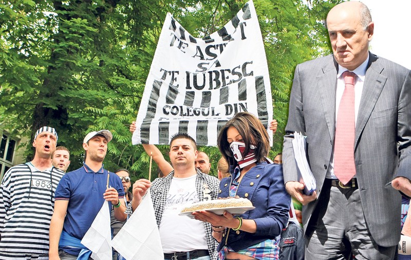 Miron Cozma îi instigă pe fanii Rapidului împotriva fostului finanţator: «Să ceară arestarea lui Copos!»