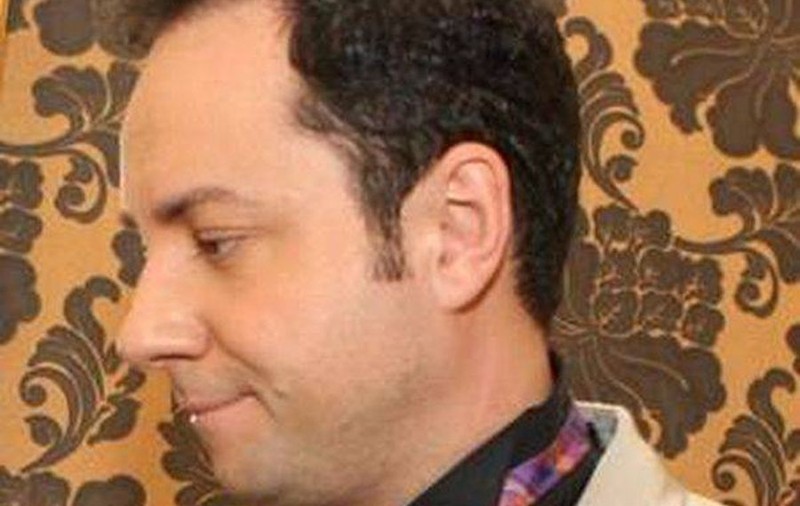 CHIAR AŞA? CE BUNĂCIUNE DE TÂNĂRĂ STRÂNGE LA PIEPTUL LUI CĂTĂLIN MĂRUŢĂ! NU E NEVASTĂ-SA, ANDRA! 