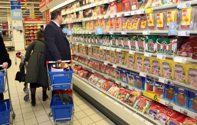 SCAD PREȚURILE! Inflaţie negativă până în vară