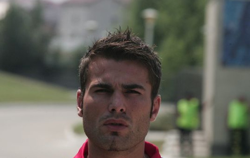 Mutu joacă pentru victimele de la Viareggio