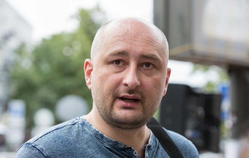 UPDATE/Jurnalistul Arkady Babchenko, declarat mort, a apărut la o conferință de presă. Moarte înscenată pentru a-l proteja de o tentativă de asasinare
