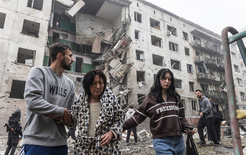 Sloviansk, în apropiere de linia frontului: blocuri de locuințe bombardate intensiv de ruși. Imagine cu caracter ilustrativ Sursa foto: Profimedia
