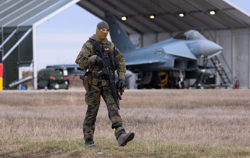 Parlament: Forţa de răspuns a NATO poate intra, staţiona sau tranzita România „în cazul unei crize majore de securitate”