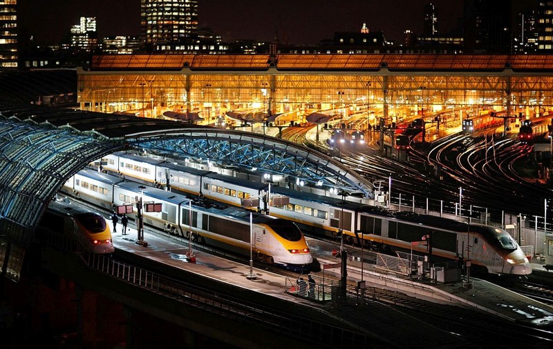 Trei tineri francezi au creat o aplicație care urmărește toate trenurile din Europa: „Echivalentul Flightradar pentru trenuri”