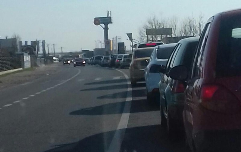 Blocaj la intrarea în Bucureşti, a doua zi de Paște. Coloana se întinde pe 7 kilometri