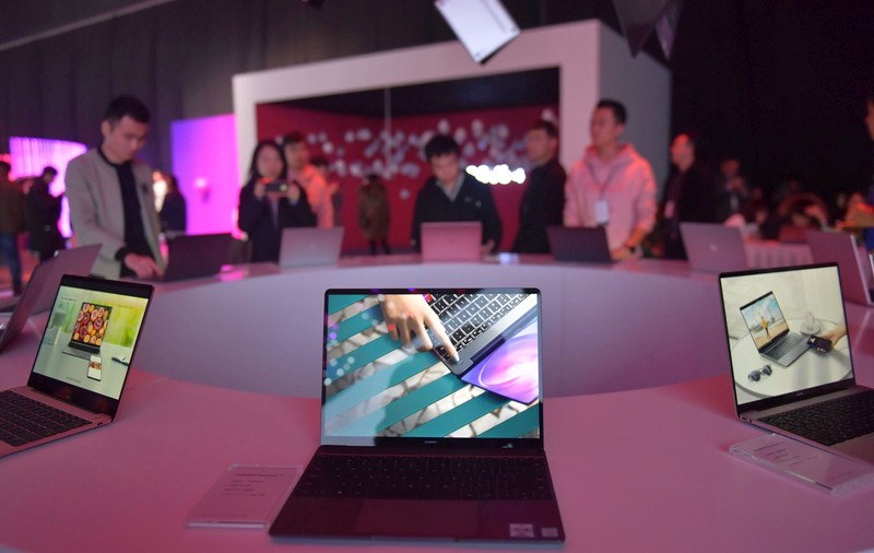 Huawei oprește producția și distribuția de laptopuri, după intrarea în vigoare a sancțiunilor americane