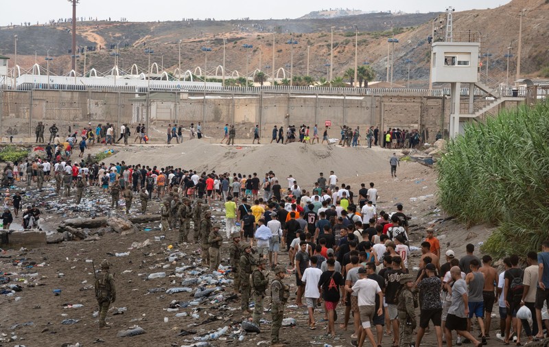 Spania susține că i-a returnat pe majoritatea imigranților sosiți ilegal în Ceuta: integritatea Spațiului Schengen este „garantată”