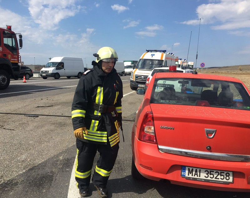 Accident pe centura orașului Lugoj. Cinci oameni au ajuns la spital din cauza unei manevre imprudente