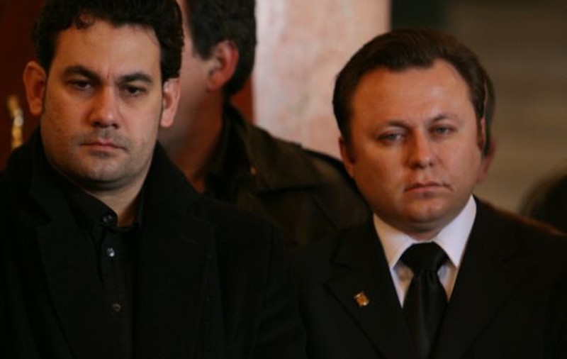 Ionuţ Dolănescu îşi atacă fratele în versuri: "Frate, unde sunt frăţia, obrazul şi omenia..."