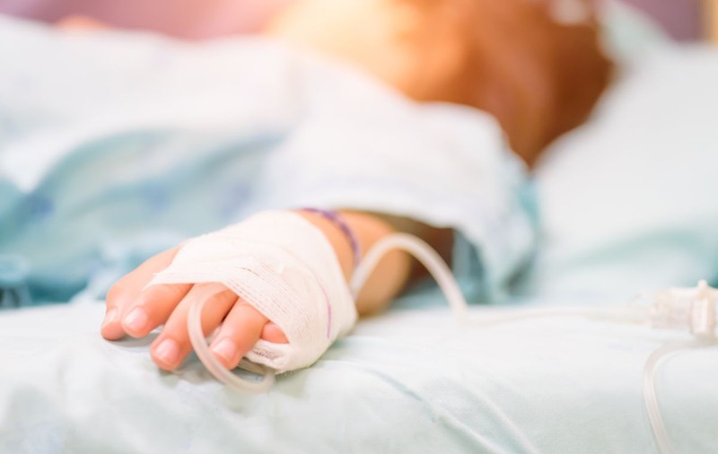 Mama fetiței de 2 ani care a murit într-un spital din Iași, cercetată pentru ucidere din culpă. Ce au găsit legiștii la autopsie