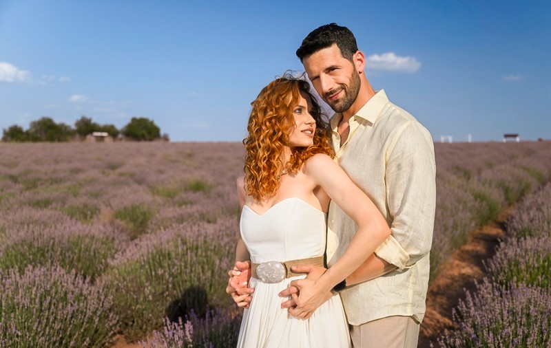 „Iubire cu parfum de lavandă”, noul serial de la Antena 1. Michaela Prosan și Adi Nartea sunt protagoniștii: „În genul ăsta de producție ritmul este alert”