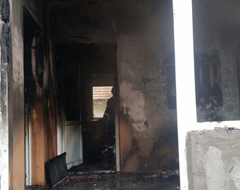 Erou de Crăciun! Un băieţel de 9 ani şi-a salvat fraţii mai mici dintr-un incendiu care le-a distrus casa