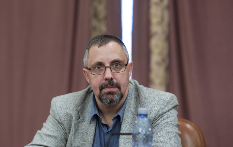INTERVIU. Cum s-a lecuit de politică unul dintre cei mai de succes scriitori români, după ce a fost senator USR: O experiență vecină ratării