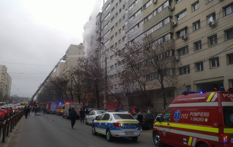 Trei persoane s-au luat la bătaie și au fost reținute, după incendiul din cartierul Colentina