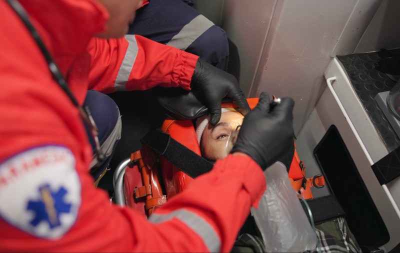 Un elev care a făcut stop cardio-respirator în ora de chimie a fost resuscitat de profesoară. Directoarea școlii: „Doamna are cunoștințe de prim ajutor”