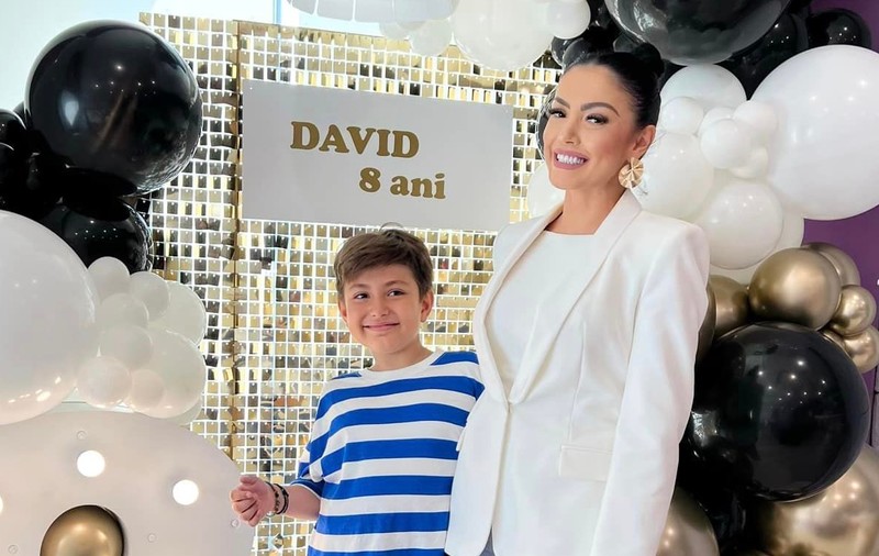 Băiatul Andreei Mantea a început școala mai devreme, la privat: „Furăm startul”. Cât plătește pe an vedeta pentru educația lui David