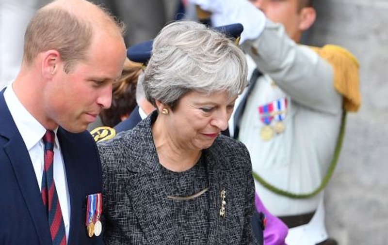 FOTO | Theresa May, subiect de amuzament pe internet. Gestul făcut de premierul britanic în fața Prințului William