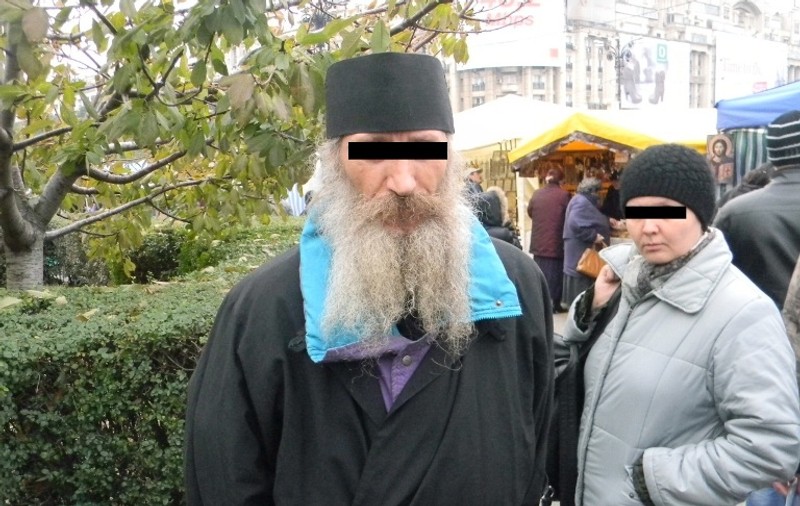 Incredibil! Se dădea călugăr şi umbla cu două pumnale printre credincioşi!
