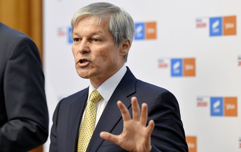 Dacian Cioloș, către secretarii de stat demiși: ”Nu ați făcut nimic greșit! Sunteți victime ale unui prim-ministru care abuzează de funcție”