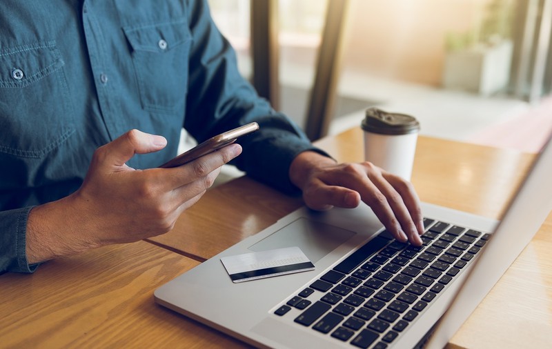 În primele minute de Black Friday au fost probleme cu plățile online la eMAG. Internauții s-au plâns și de stocurile mici