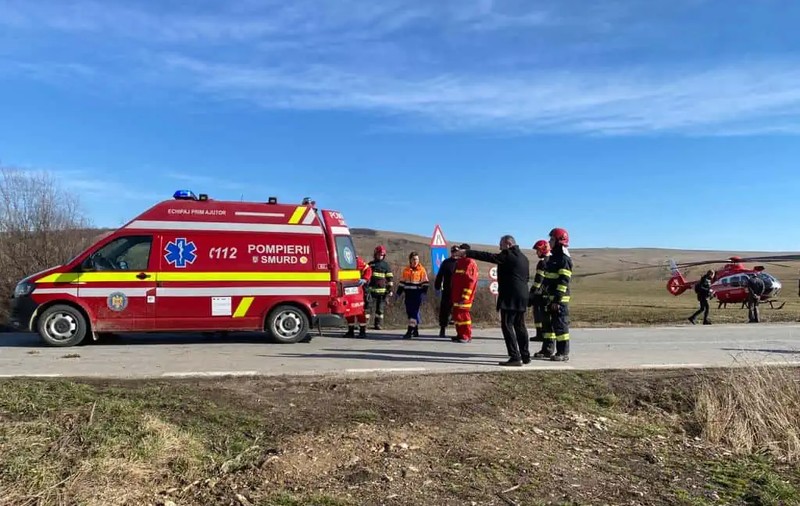 Care este starea fetei de 16 ani care s-a răsturnat cu mașina pe un drum din Alba. Cum s-ar fi produs accidentul