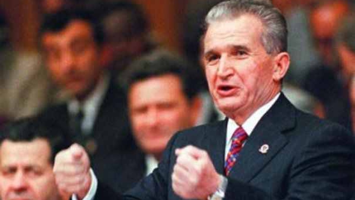 Cum își petrecea timpul liber Nicolae Ceaușescu. "Fura șepticul și se enerva când pierdea la șah"