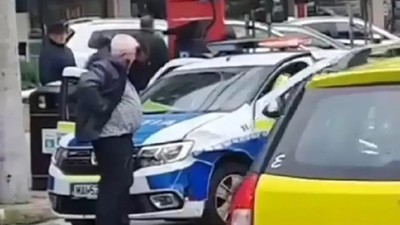 Un pensionar din Suceava a lovit o mașină de poliție care se afla în misiune și se îndrepta către un alt accident