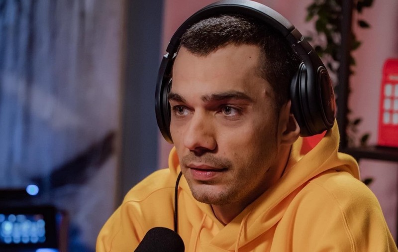 Motivul pentru care Vescan a lipsit aproape trei ani de pe scenă: „În capul meu, cu imaginația mea nebună, cine știe, aveam tumori”. Are mare succes cu noua piesă