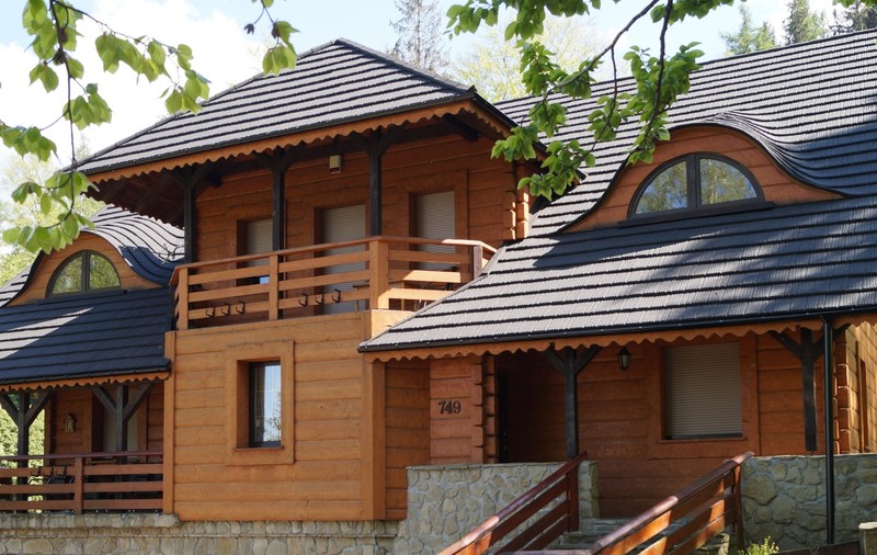 Roca vulcanică și confortul termic: cum te ajută un acoperiș să plătești mai puțin la energie