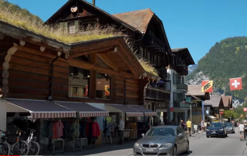 „Prea multe selfie-uri”. Un sat montan din Elveția introduce taxă de intrare din cauza afluenței de turiști
