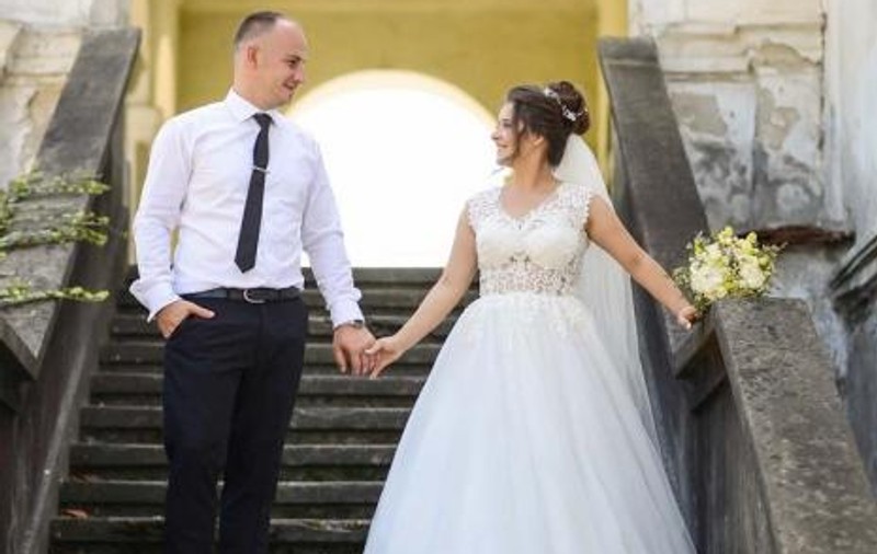 O asistentă medicală a născut pe ascuns și și-a abandonat copilul pe o pubelă de gunoi!