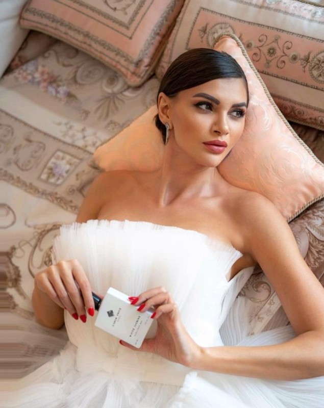 Cât costă parfumurile făcute de Ramona Gabor. De aproape 15 ani a părăsit România și s-a stabilit în Dubai