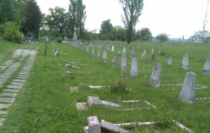 Caz revoltător în Dej. Zeci de morminte ale eroilor din Primul Război Mondial au fost profanate
