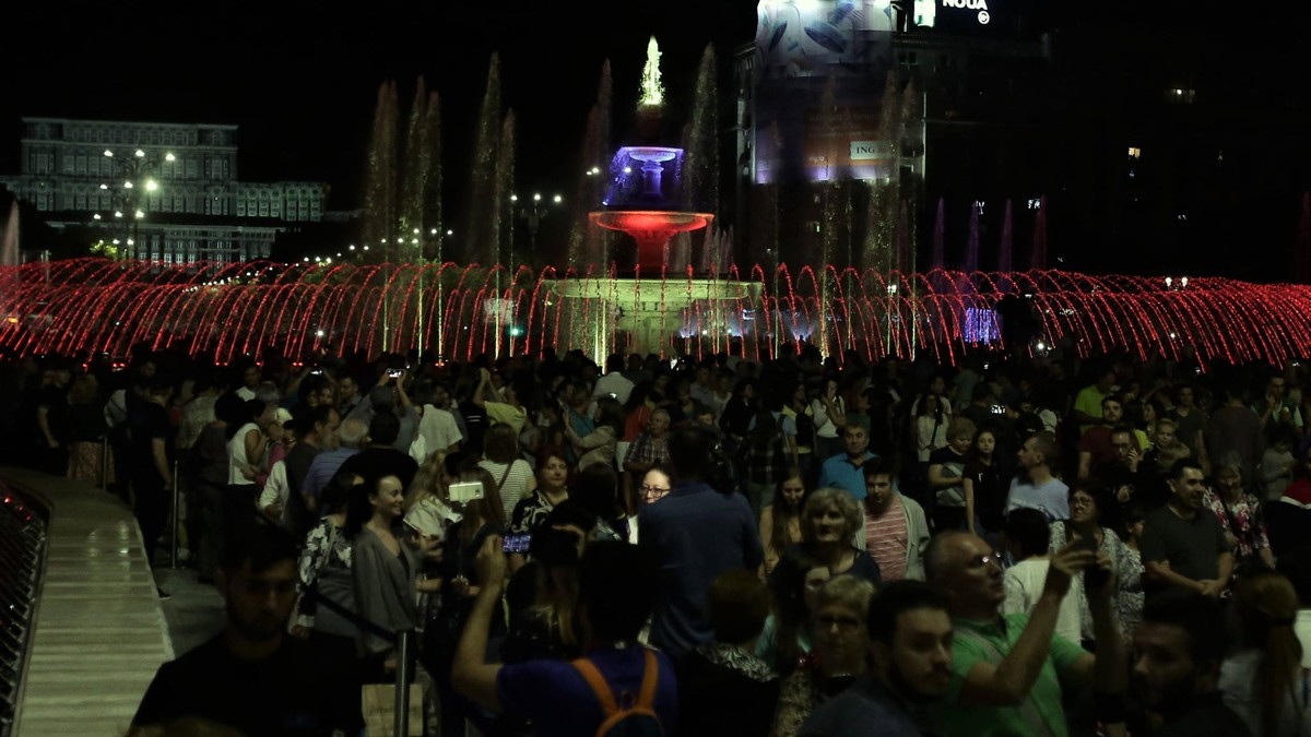Gafa făcută de organizatori aseară la spectacolul inaugurării fântânilor arteziene de la Piața Unirii FOTO: Dumitru Angelescu