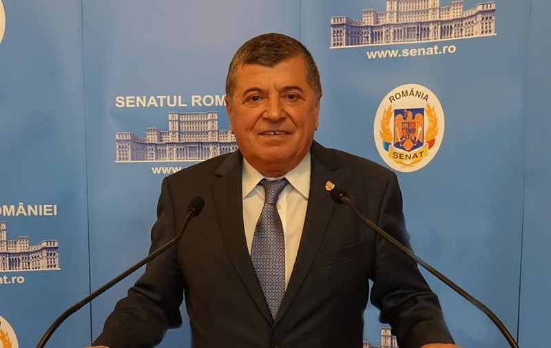 PSD i-a oferit senatorului Emanoil Savin funcţia de secretar în comisia de apărare. Replica acestuia: "Nu mai e cazul, de azi sunt independent!"