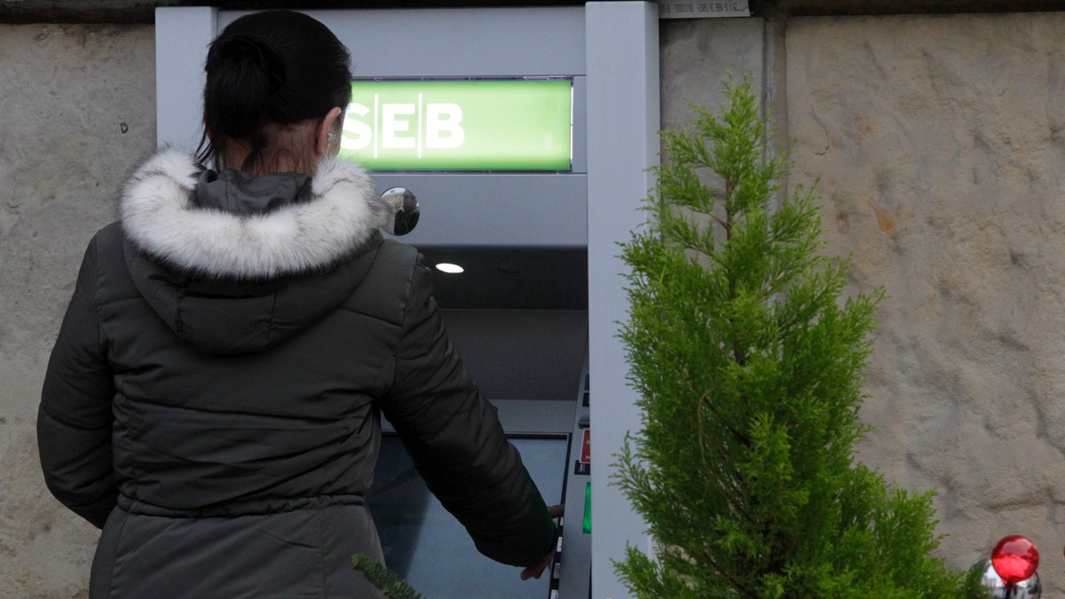 hackerii ruși furat 860.000 de euro din bancomatele Raiffeisen bank