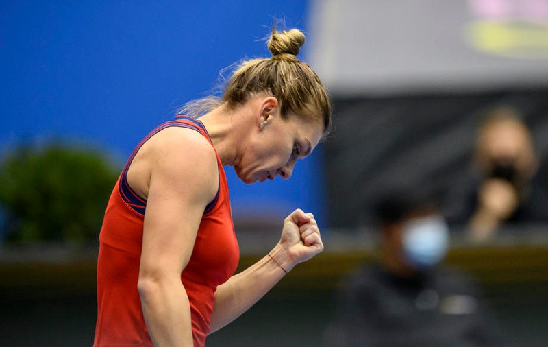Simona Halep, eliminată de Iga Swiatek în semifinala de la Indian Wells. A rupt racheta de nervi, în primul set